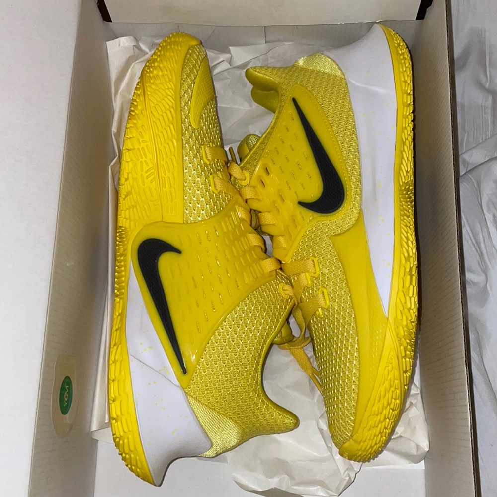 Kyrie low 2 TB promo